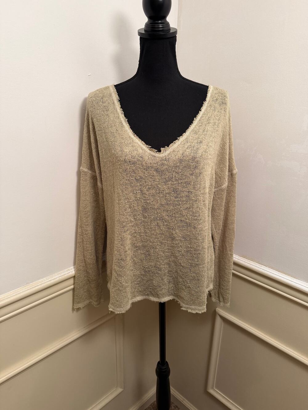 Saints & Hearts Open Knit Slub V-Neck Top Raw Edge Long Sleeve Boho Chic Green